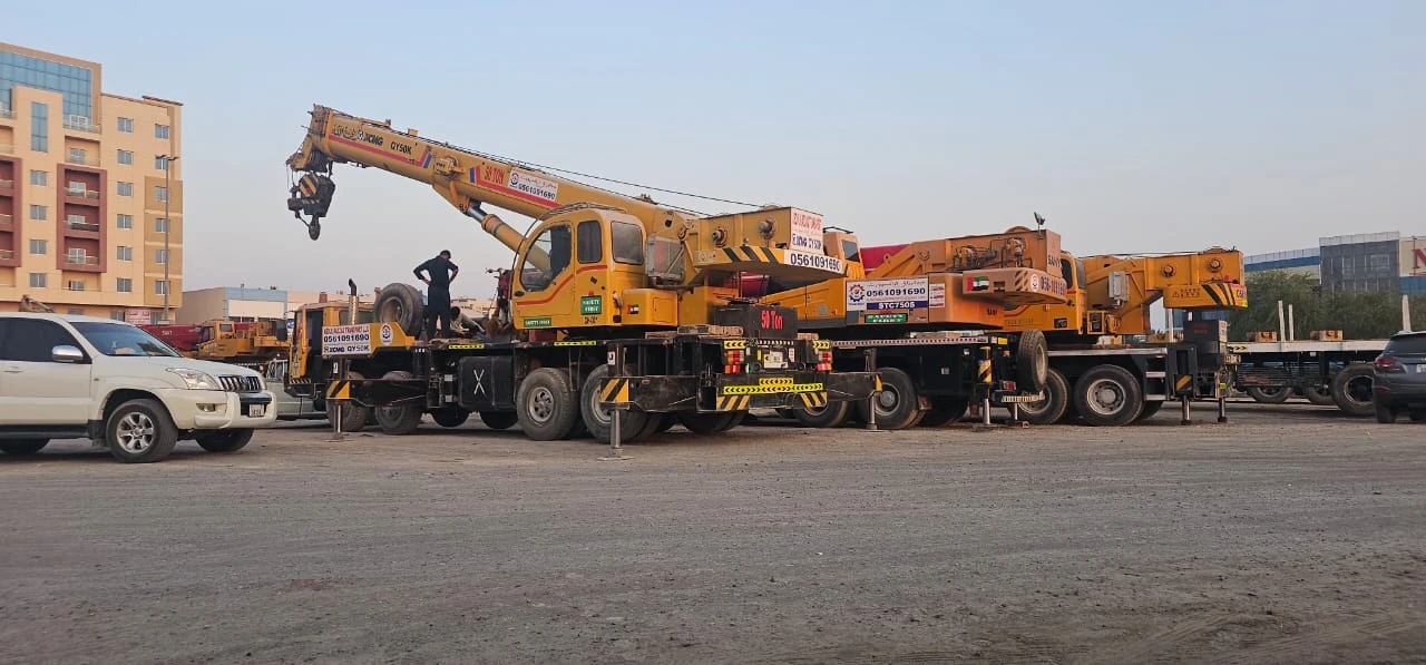 Mobile crane equipment photographed by Abdul Razzaq Transport